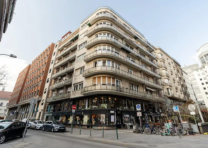 Lägenhet Madach Budapest